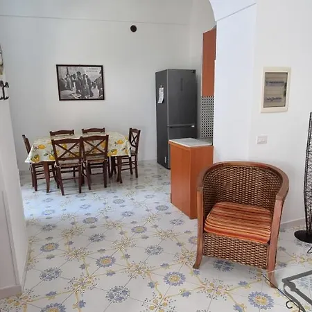 Casa Hellen Center بيت للعطل بوسيتانو