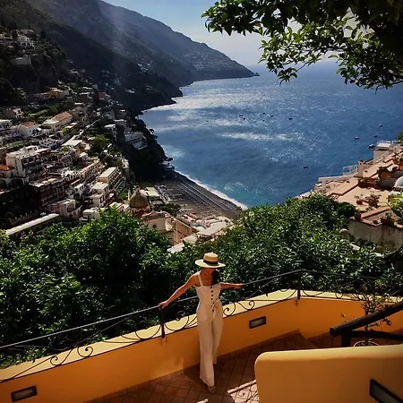 Casa Hellen Center *