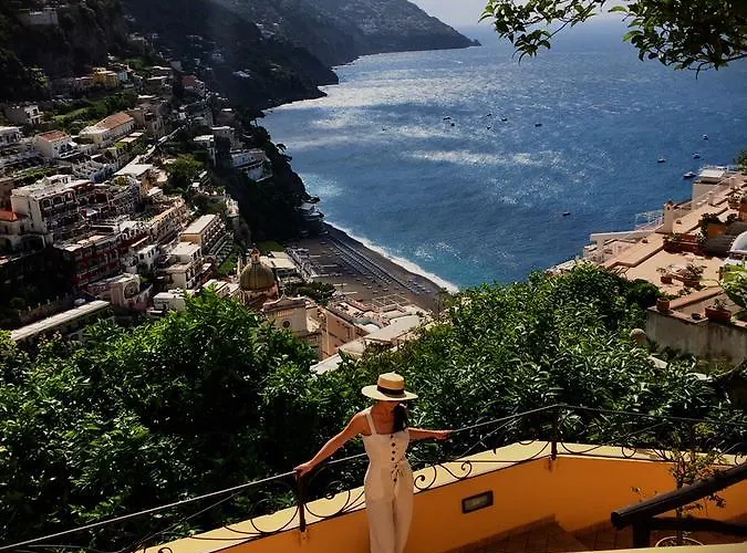 Casa Hellen Center *